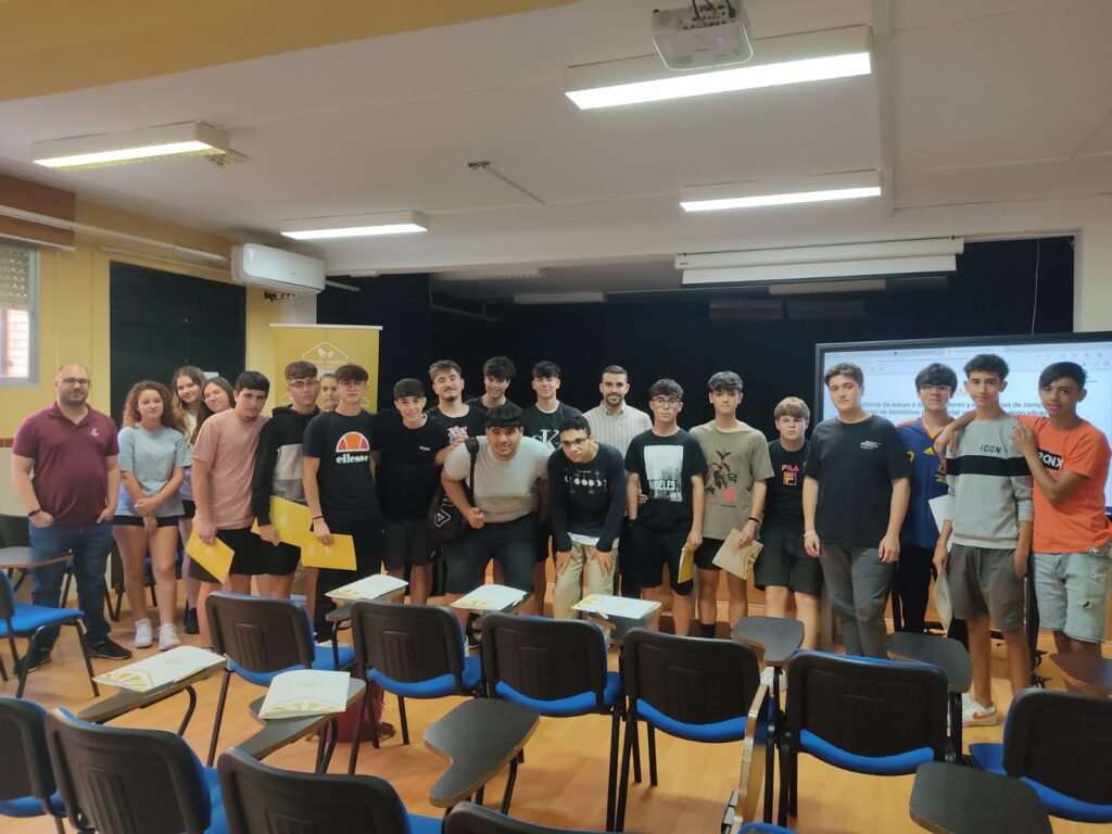 Foto con los participantes a la charla de agrofuturo