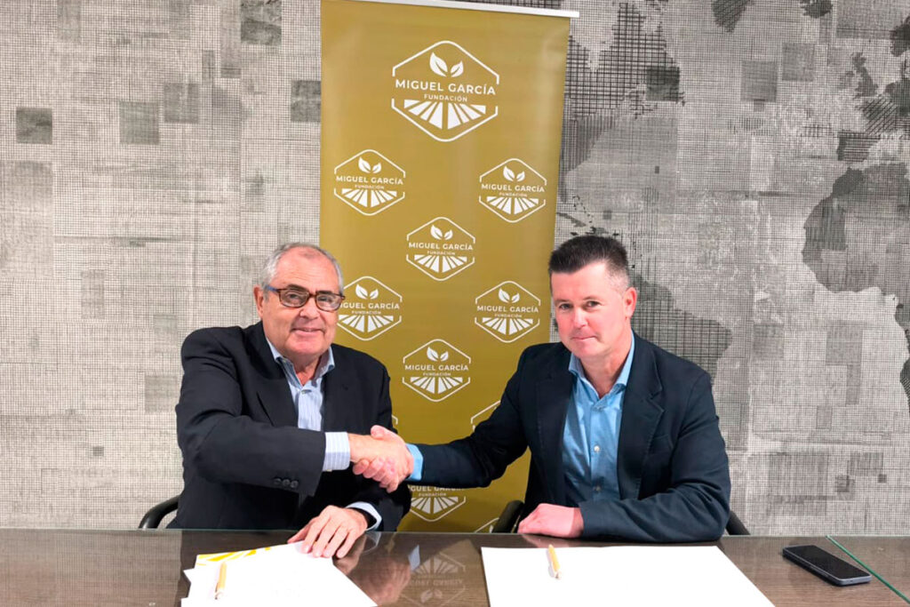 Firma del convenio entre las empresas Daymsa y Fundación Miguel Ángel García