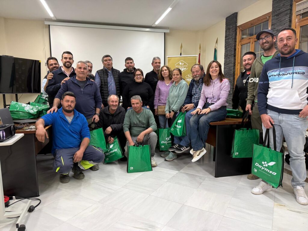 Foto de los participantes en el curso de formación especializado en el tomate en Berchules